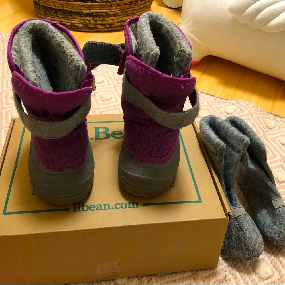 L.L. Bean snow boots size 7 toddler. Lilac